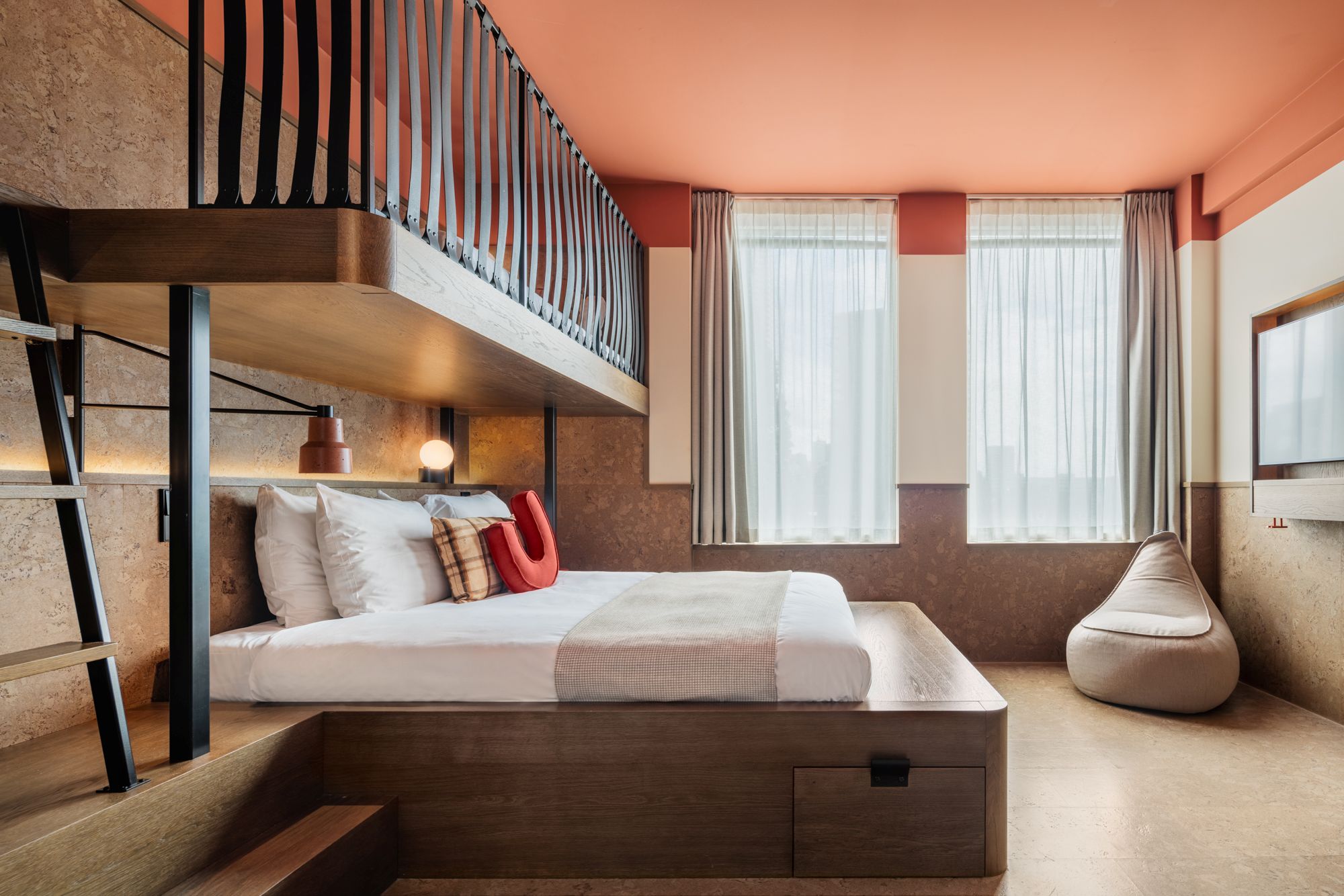 The Triple Long Stay Family Room at The Usual Rotterdam City Centre